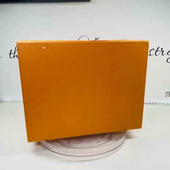 Authentic Louis Vuitton box empty - Picture 4 of 10